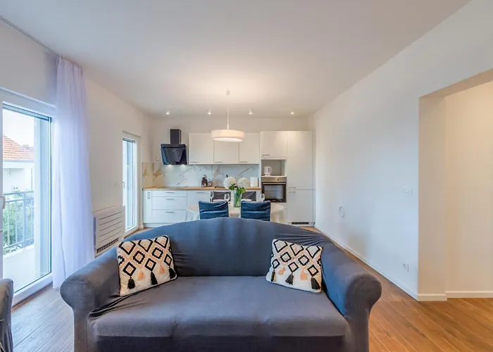 Centrally Located Apartments, Free Parking