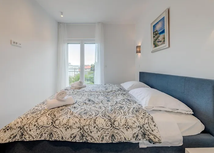 Centrally Located Apartments, Free Parking