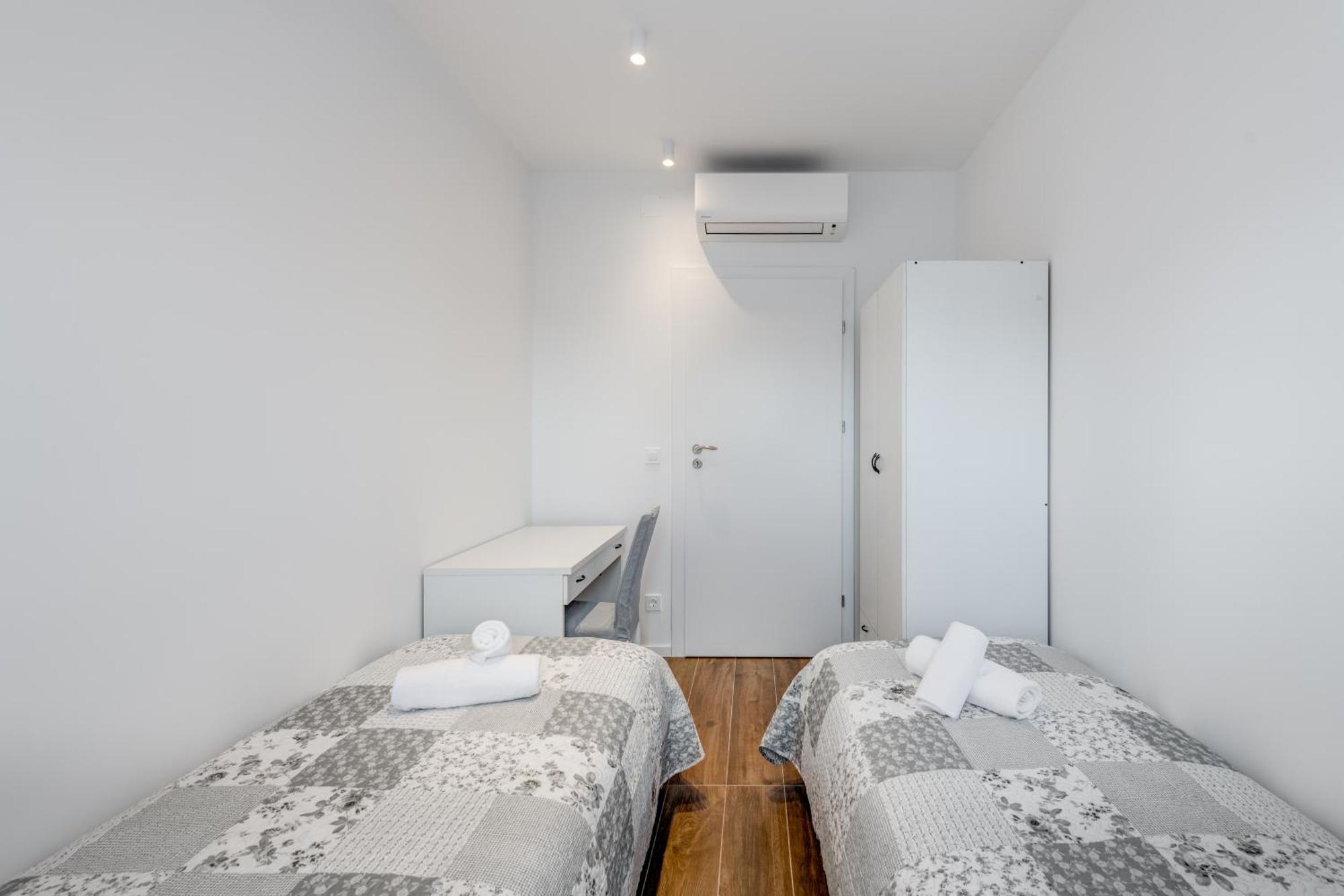 Centrally Located Apartments, Free Parking *