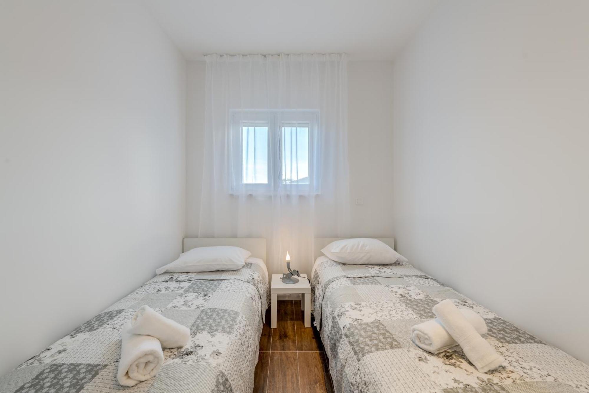 Centrally Located Apartments, Free Parking *