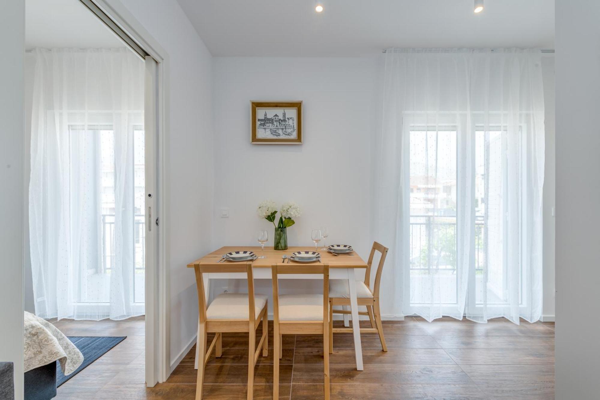 Centrally Located Apartments, Free Parking Lägenhet