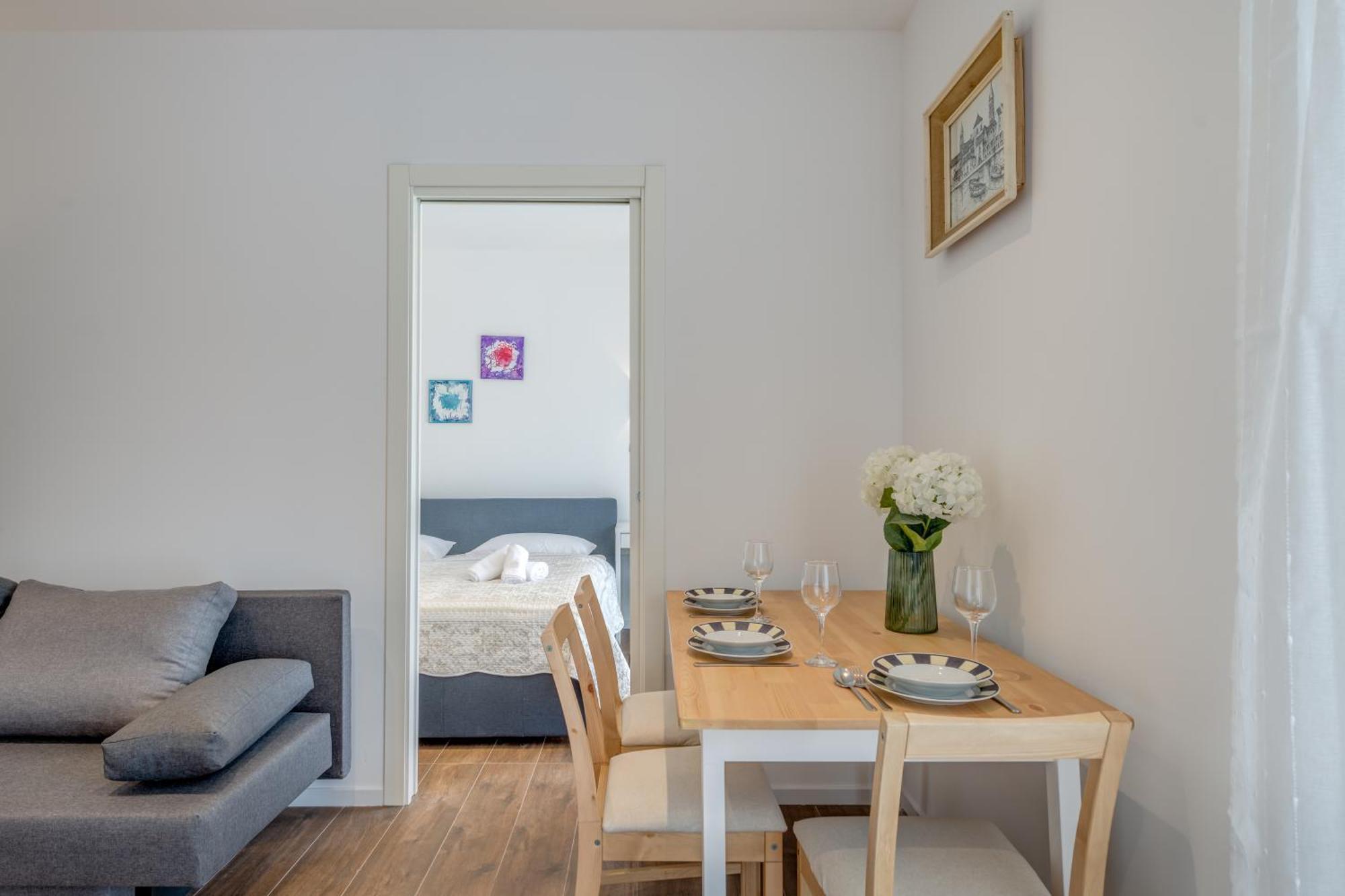 Lägenhet Centrally Located Apartments, Free Parking *