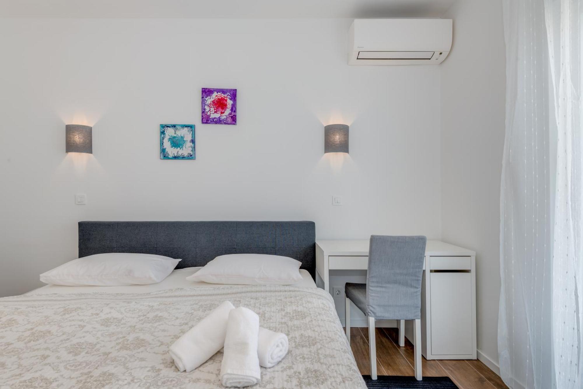 Centrally Located Apartments, Free Parking * Trogir