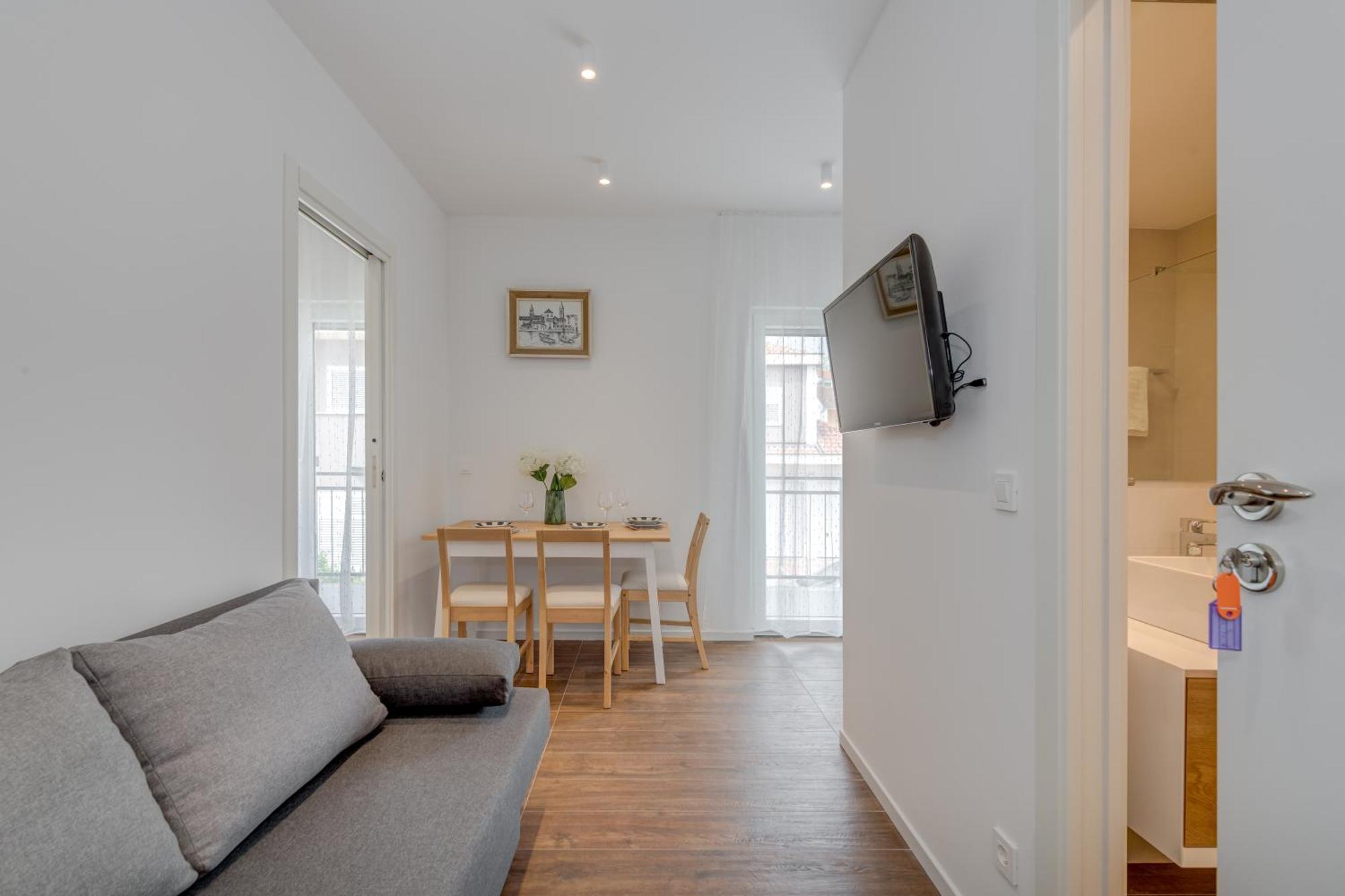 Lägenhet Centrally Located Apartments, Free Parking *