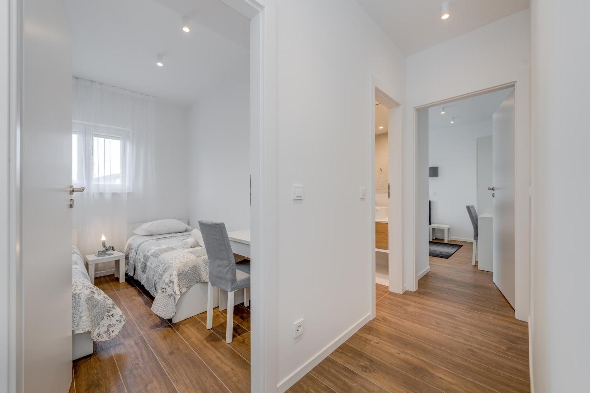 Centrally Located Apartments, Free Parking * Trogir