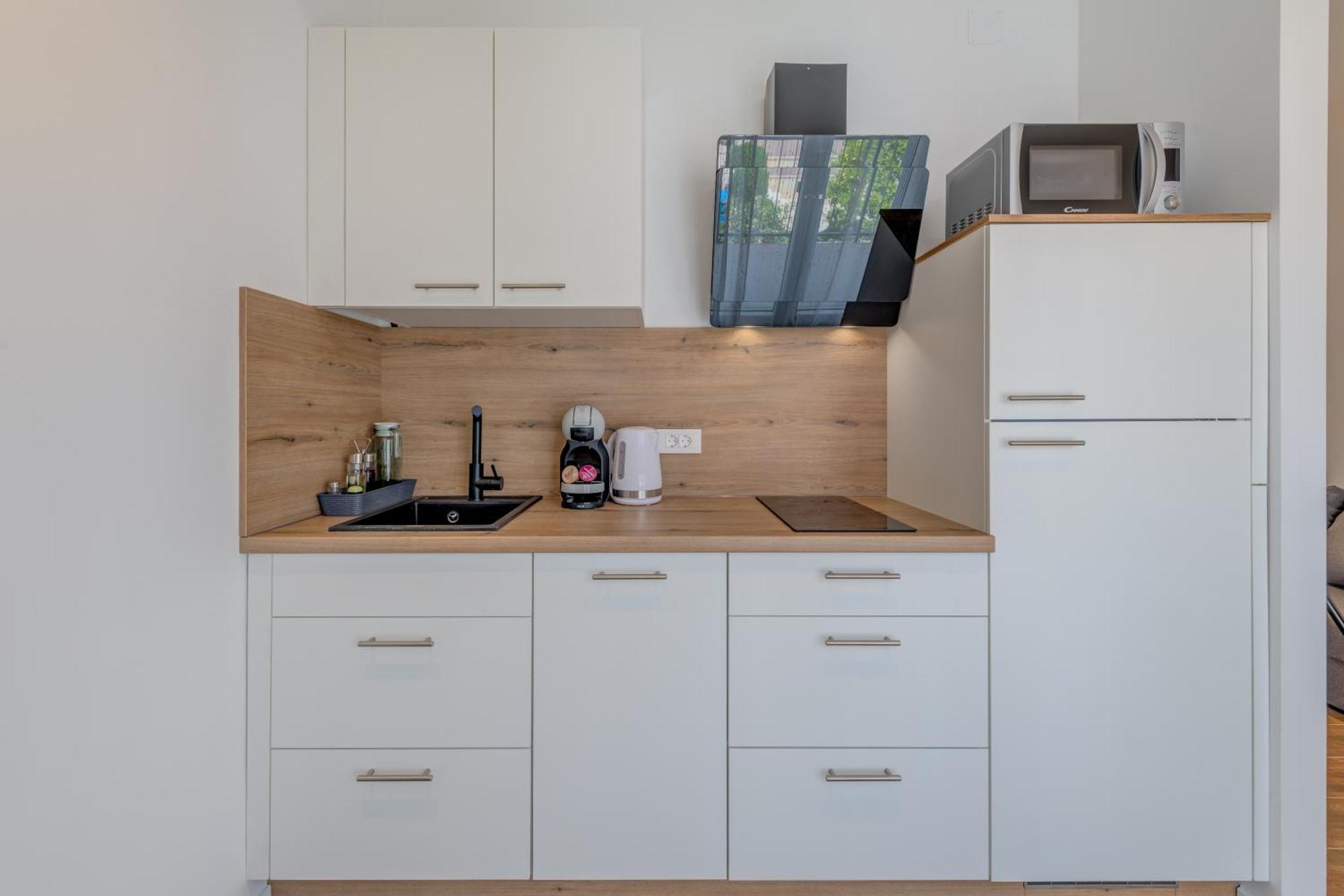 Centrally Located Apartments, Free Parking *