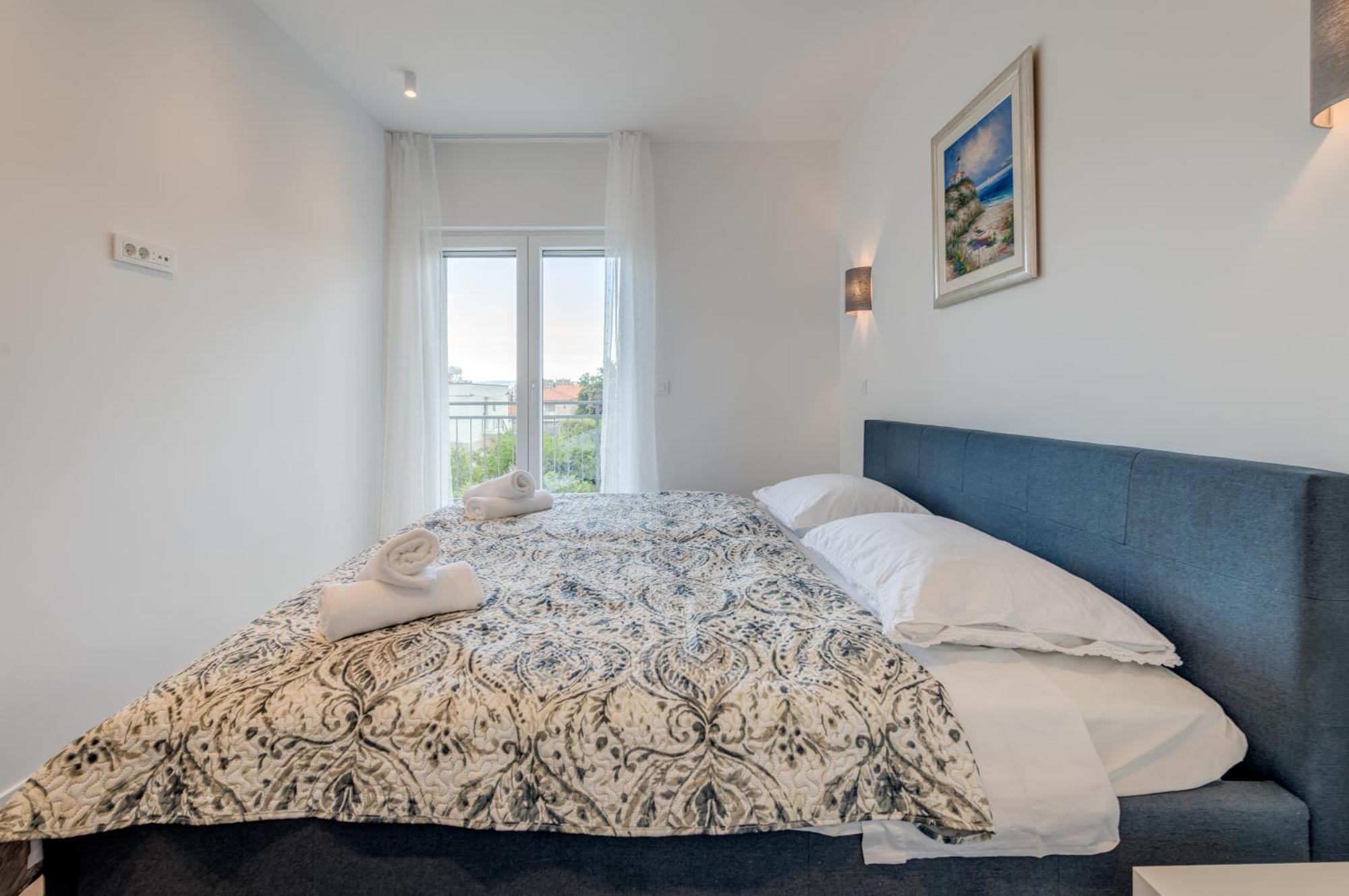 Centrally Located Apartments, Free Parking *