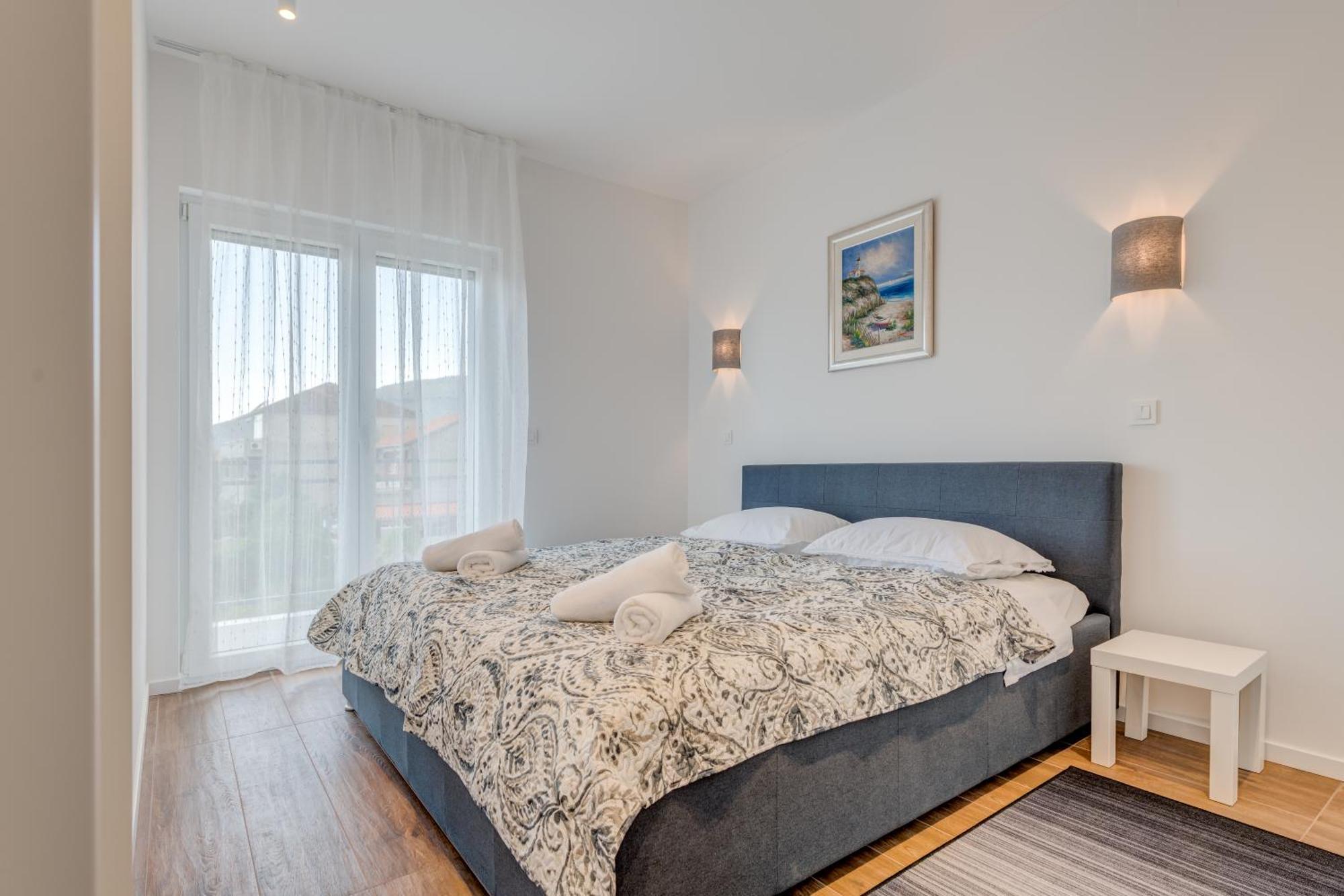 Lägenhet Centrally Located Apartments, Free Parking *