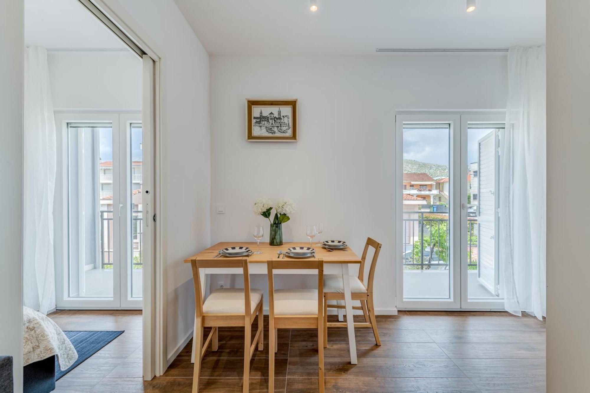 Lägenhet Centrally Located Apartments, Free Parking *