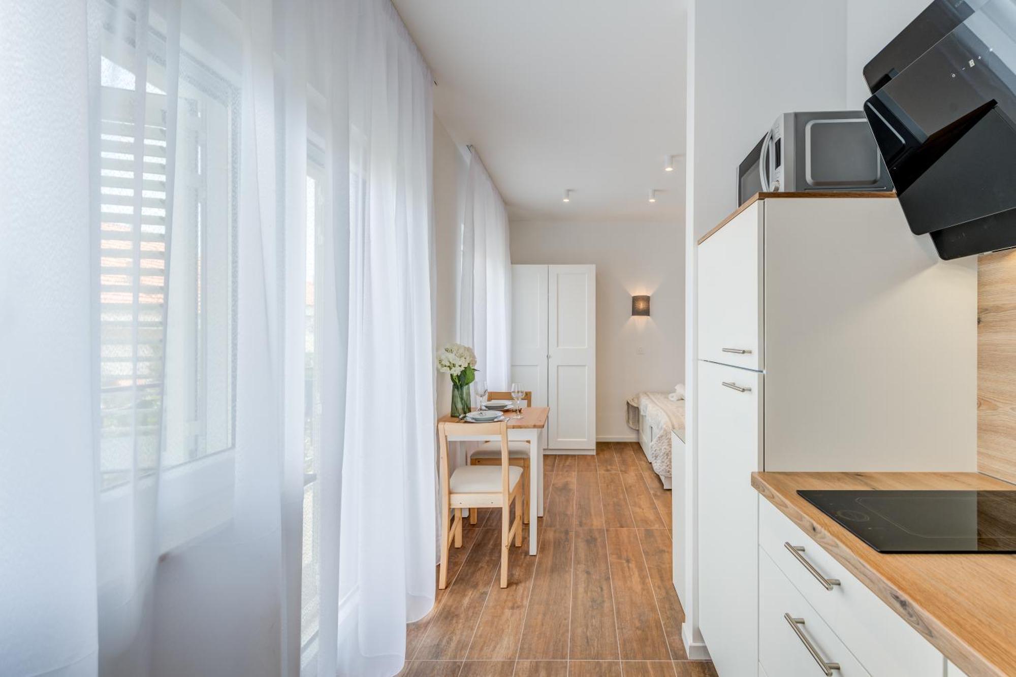 Centrally Located Apartments, Free Parking Lägenhet *