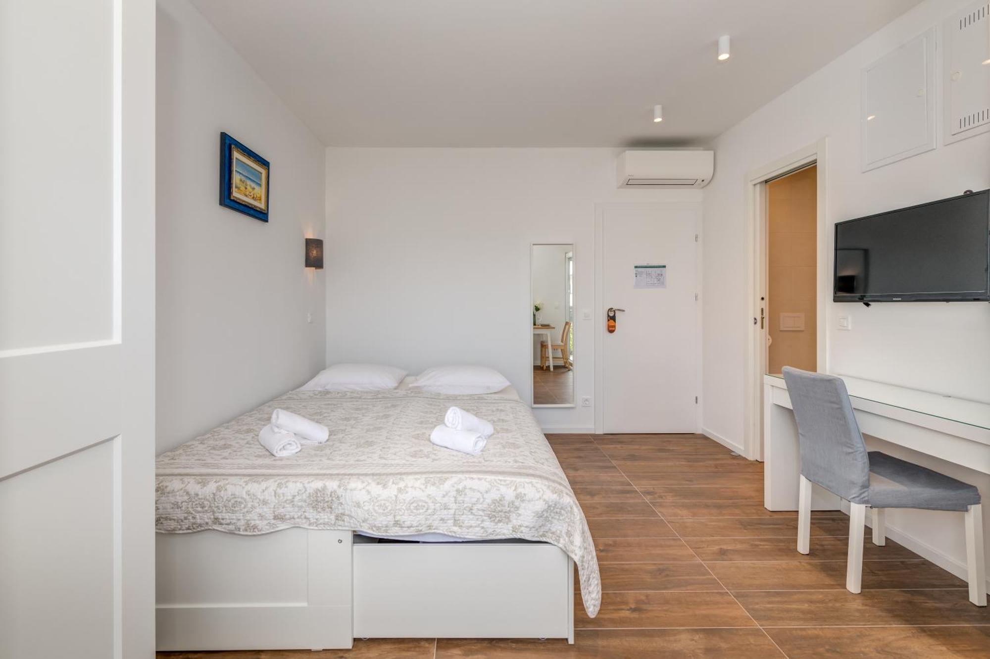 Lägenhet Centrally Located Apartments, Free Parking