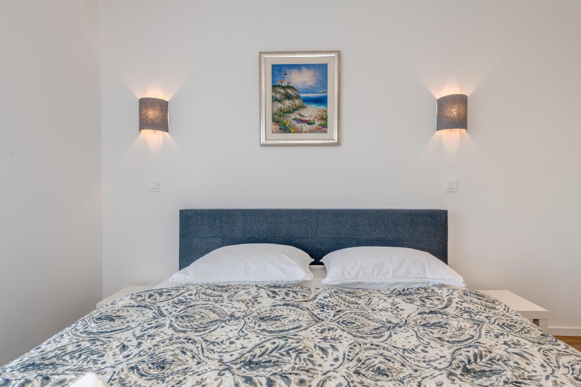 Centrally Located Apartments, Free Parking