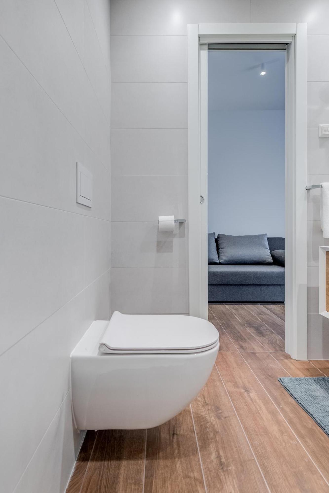 Centrally Located Apartments, Free Parking *