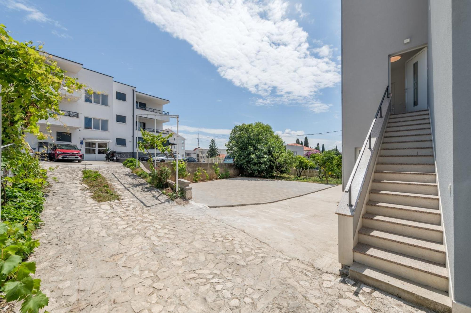 Centrally Located Apartments, Free Parking *