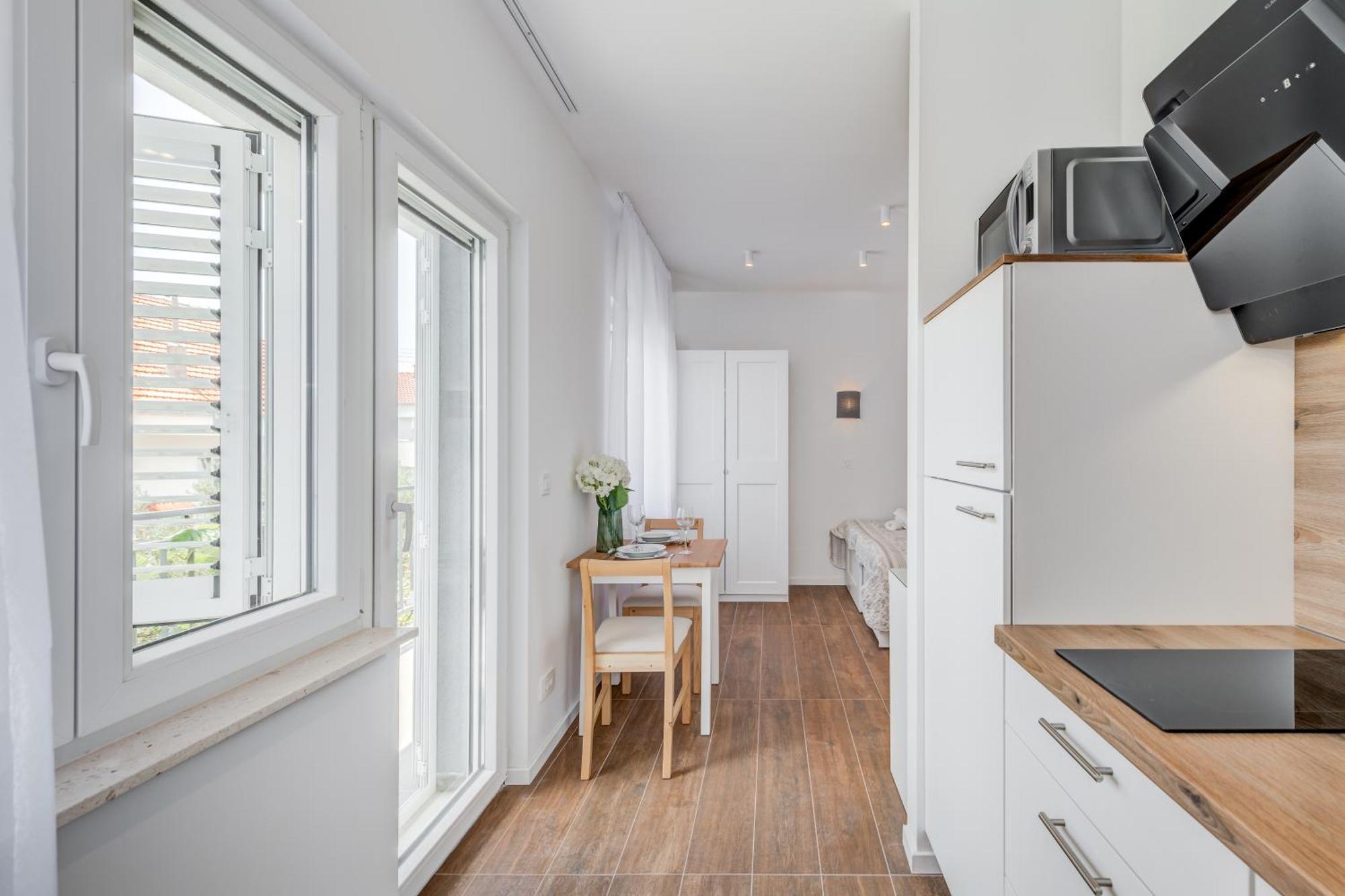 Centrally Located Apartments, Free Parking *