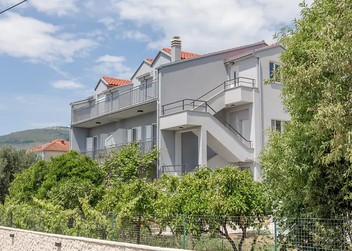 Centrally Located Apartments, Free Parking