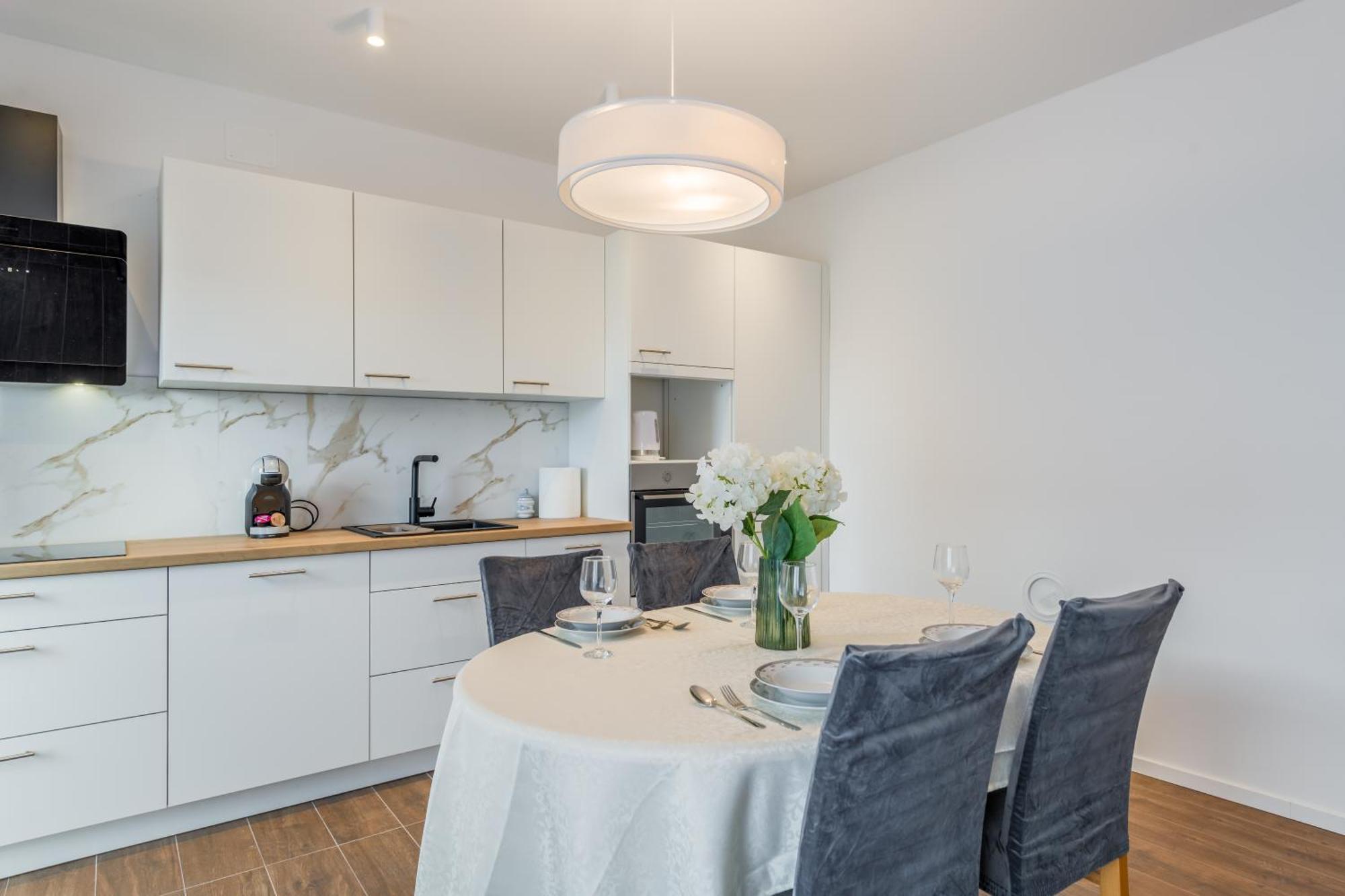 Centrally Located Apartments, Free Parking